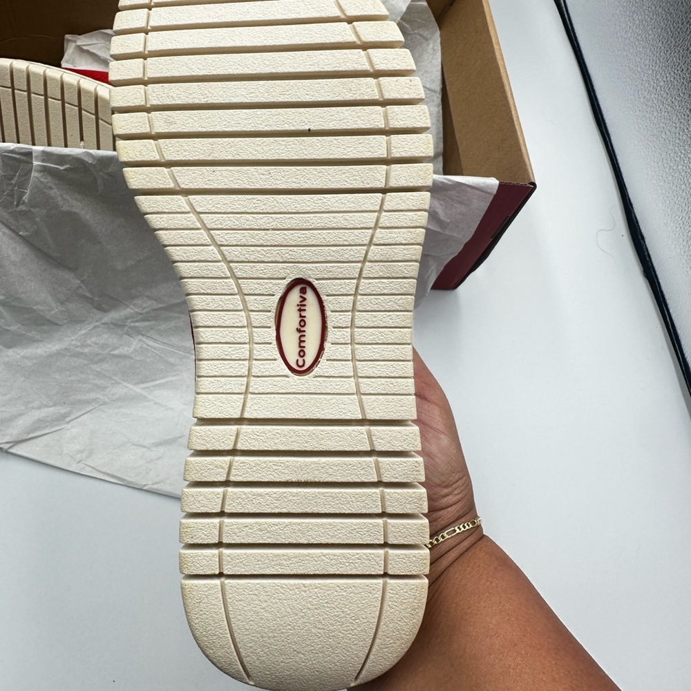 Comfortiva Red Suede Pillowtop Slide Sandals New In Box | 6.5 W - Picture 5 of 10